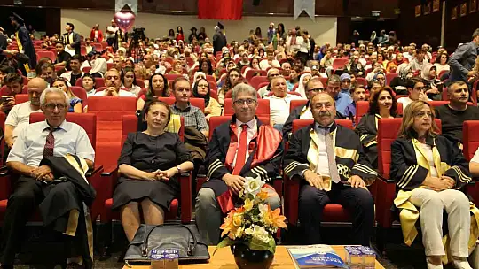 ERÜ Fen Fakültesi'nde mezuniyet heyecanı!