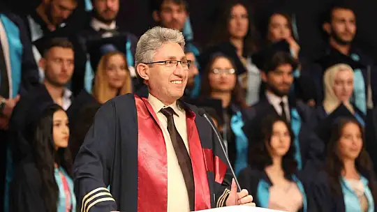 ERÜ Güzel Sanatlar Fakültesi'nde mezuniyet sevinci