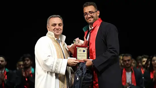 ERÜ Hukuk Fakültesi 16. dönem mezunlarını verdi