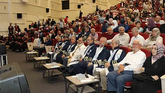 ERÜ İlahiyat Fakültesi'nde 300 öğrenci mezun oldu