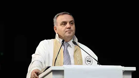 ERÜ İlahiyat Fakültesi'nde 300 öğrenci mezun oldu