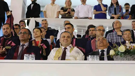 ERÜ Mühendislik Fakültesi'nde 800 öğrenci mezun oldu