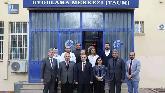 ERÜ Rektörü Altun, Teknoloji Araştırma ve Uygulama Merkezi'nde incelemelerde bulundu