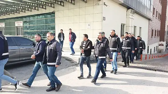 Eş zamanlı 'kaçakçılık' operasyonunda 11 kişi adliyede