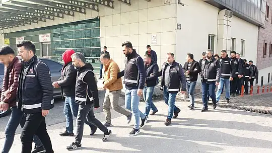 Eş zamanlı 'kaçakçılık' operasyonunda 11 kişi adliyede