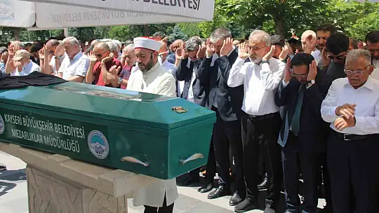 Eski Bakan Yıldız'ın babası toprağa verildi