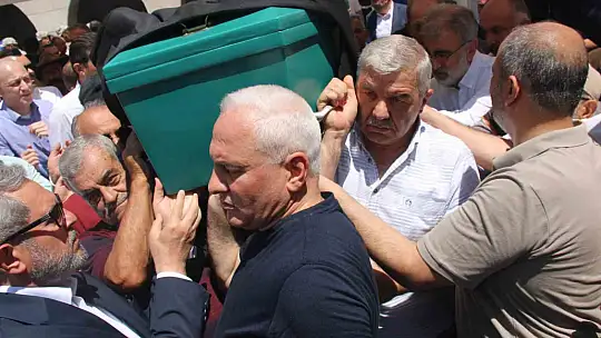 Eski Bakan Yıldız'ın babası toprağa verildi