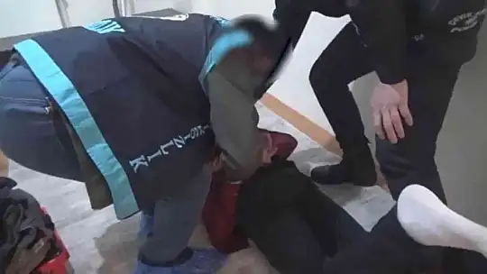 Hırsız kadınlar enselendi