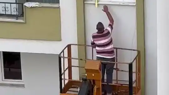 Evden kaçan papağanı için vinç getirtti