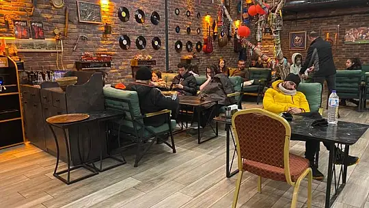 Evine gidemeyen vatandaşlara kapılarını açtılar