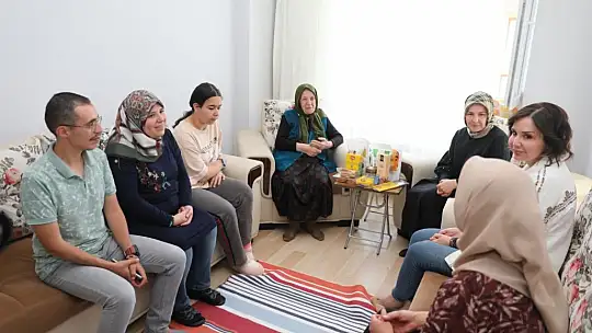 Fatma Çolakbayrakdar, çölyaklı ailelerin yanlarında...