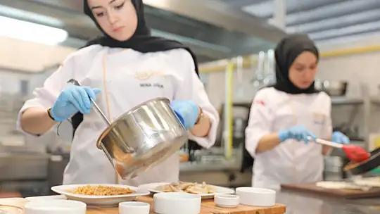 Fatma Çolakbayrakdar, çölyaklı ailelerin yanlarında...