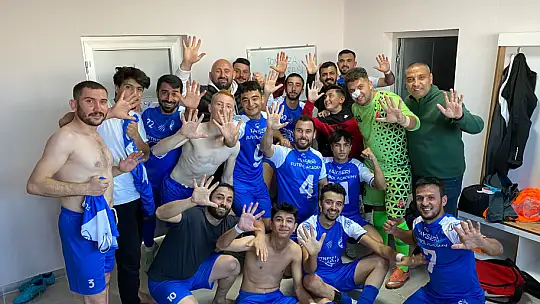 Kulüp başkanı kendi takımında ilk maçında 4 gol attı!