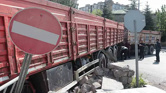Freni patlayan araç dehşet saçtı