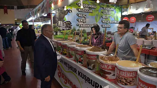 Fuar ziyaretinde depremzede esnaftan Başkan Büyükkılıç'a: 'Sizleri hep örnek gösterdik'