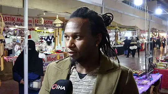 Fuarın renkli esnafı: Senegalli Ebubekir