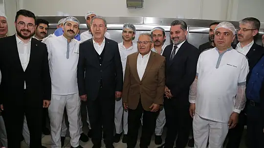 Büyükkılıç ve Bakan Akar OSB'de çalışanlarla sahur yaptı