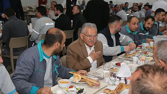 Büyükkılıç ve Bakan Akar OSB'de çalışanlarla sahur yaptı