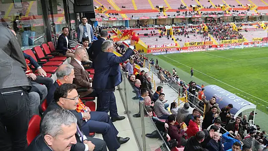 Hulusi Akar da Kayserispor maçını izledi