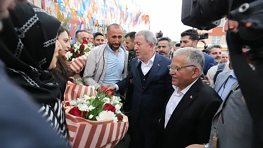 Akar'ın ziyaretleri mitinge dönüştü... Büyük ilgi var...