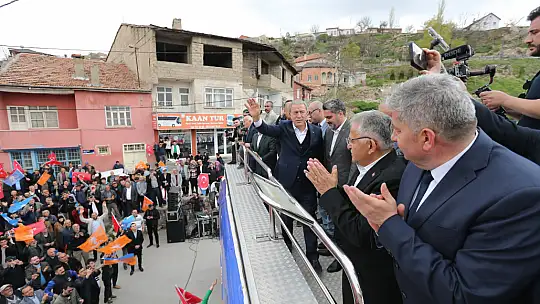 Akar'ın ziyaretleri mitinge dönüştü... Büyük ilgi var...