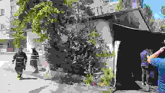 Garajda çıkan yangın paniğe neden oldu