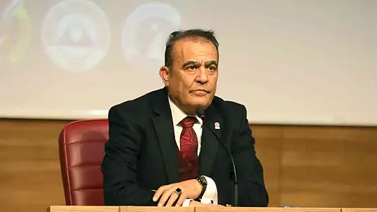 Gazeteci Oktay Ensari, ERÜ'lü öğrenciler ile tecrübelerini paylaştı