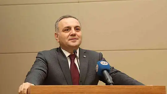 Gazeteci Oktay Ensari, ERÜ'lü öğrenciler ile tecrübelerini paylaştı