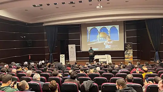 Gazeteci/Yazar ve Savaş Muhabiri Adem Özköse'den duygu yüklü konferans