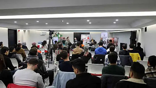 Gençlerle kitap sohbetleri yeni yılda da devam