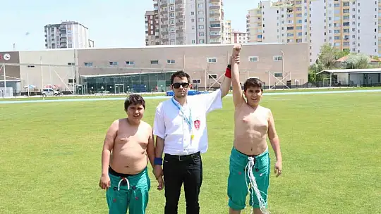 Karakucak güreşleri düzenlendi