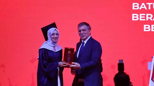 Gül: Cumhuriyetin ikinci yüzyılına girerken önem vermemiz gereken konunun eğitim olduğuna inanıyorum