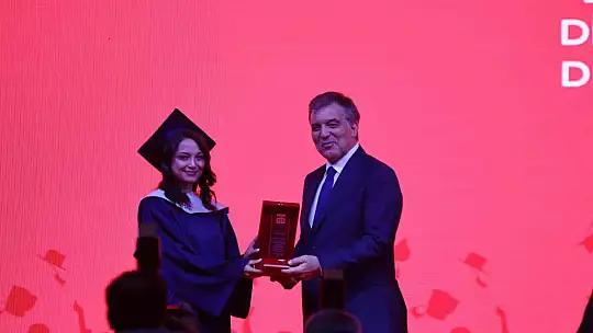 Gül: Cumhuriyetin ikinci yüzyılına girerken önem vermemiz gereken konunun eğitim olduğuna inanıyorum