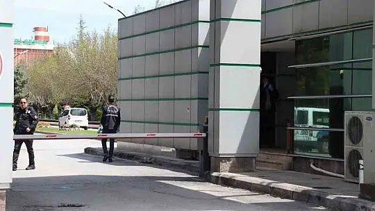 Güvenlikçi kendini vurdu