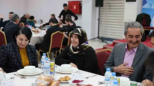 Hacılar'da şehit aileleri, gaziler ve depremzedeler iftarda buluştu