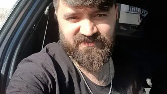 Hafif ticari araç ile çarpışan motosiklet sürücüsü hayatını kaybetti