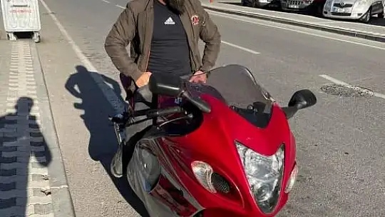 Hafif ticari araç ile çarpışan motosiklet sürücüsü hayatını kaybetti