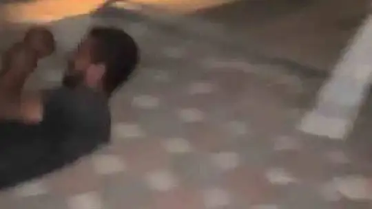 Hasarlı binadan hırsızlık yapan zanlı jakuzide yakalanıp darp edildi