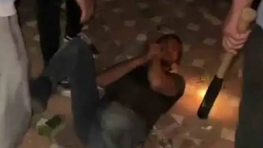 Hasarlı binadan hırsızlık yapan zanlı jakuzide yakalanıp darp edildi