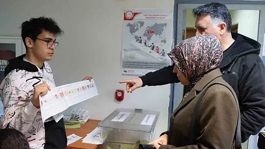 Havaalanında 5 bine yakın gurbetçi oy kullandı