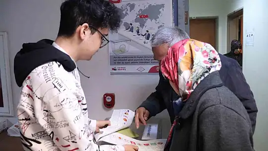 Havaalanında 5 bine yakın gurbetçi oy kullandı