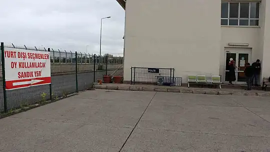 Havaalanında 5 bine yakın gurbetçi oy kullandı