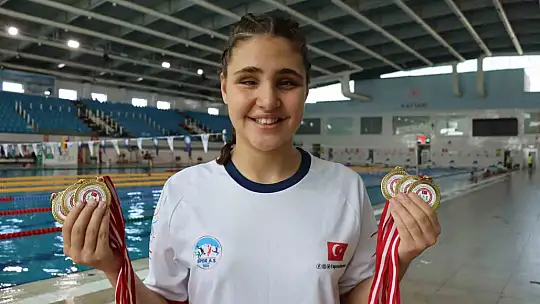 Kayseri'de hissederek yüzmeyi öğrenen Cemre büyük başarıya imza attı