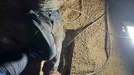 Hububat öğütme makinesine kapılan işçiyi, ekipler kurtardı