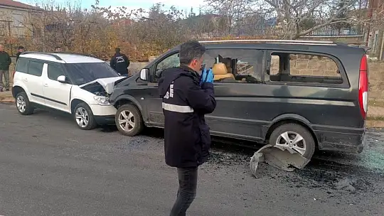Önce araca saldırdı, sonra bıçakladı