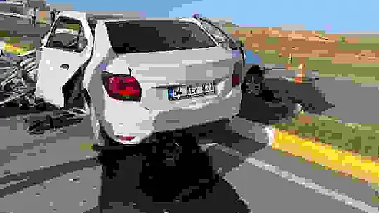 İkiye bölünen araçta 2 kişi hayatını kaybetti