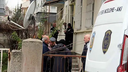 Ecel kapıda yakaladı