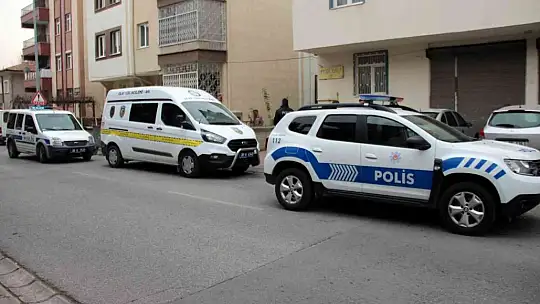 Ecel kapıda yakaladı