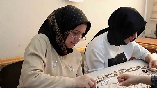 İlmek ilmek emeğin ürünü: Puşide