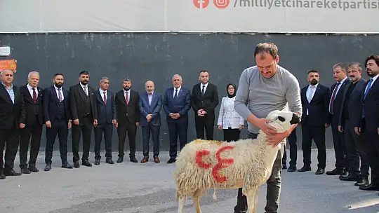 MHP İl Başkanı Demirezen mazbatasını aldı